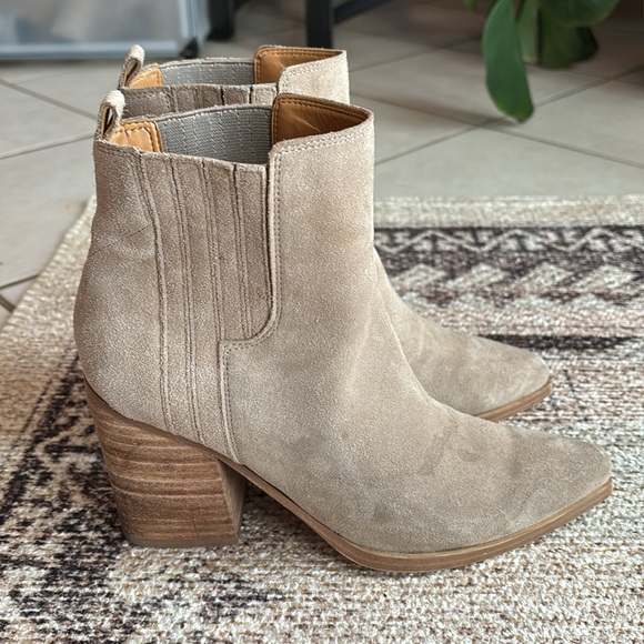 Marc Fisher MLOshay Pointed Toe Bootie - Picture 3 of 7